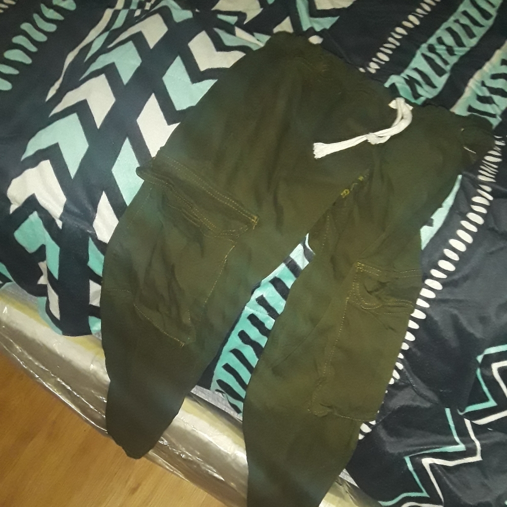 Cargo skinny leg pants w/ pockets